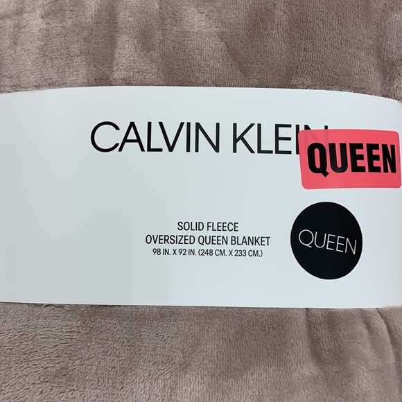 Calvin Klein Solid Fleece Oversized Queen Blanket - Picture 3 of 9
